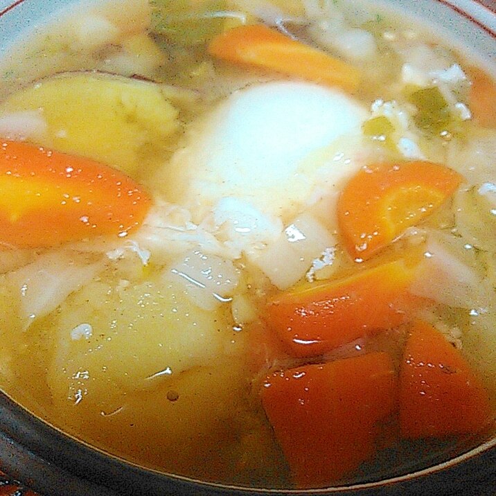 秋冬のとれたて野菜と卵の味噌スープ